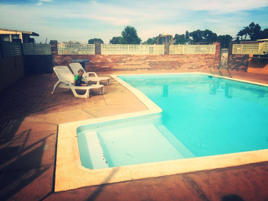 Carnarvon Caravan Park Екстер'єр фото